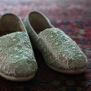 NEW Toms silver and white embroidered slip-ons